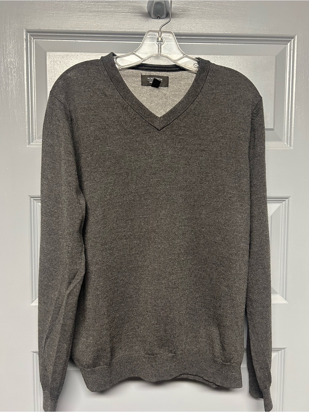 NORDSTROM Men’s gray extra fine Merino wool v-neck pullover sweater. Size Large